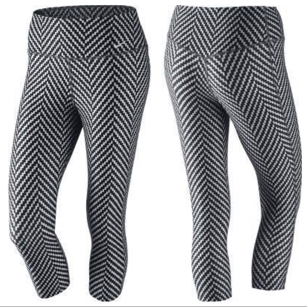 ⭐️ Nike Legend 2.0 Zig Zag Capri Leggings S